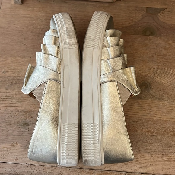 Seychelles Quake Gold Ruffle Platform Sneakers Slip-On Size 7.5 Metallic - Picture 7 of 10